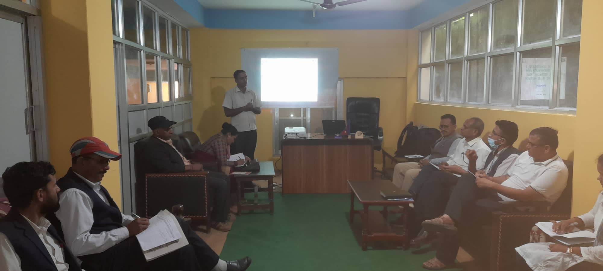 दशरथचन्दका विद्यालयमा किशोरकिशोरीमैत्री सूचना केन्द्र सञ्चालन गर्न छलफल 